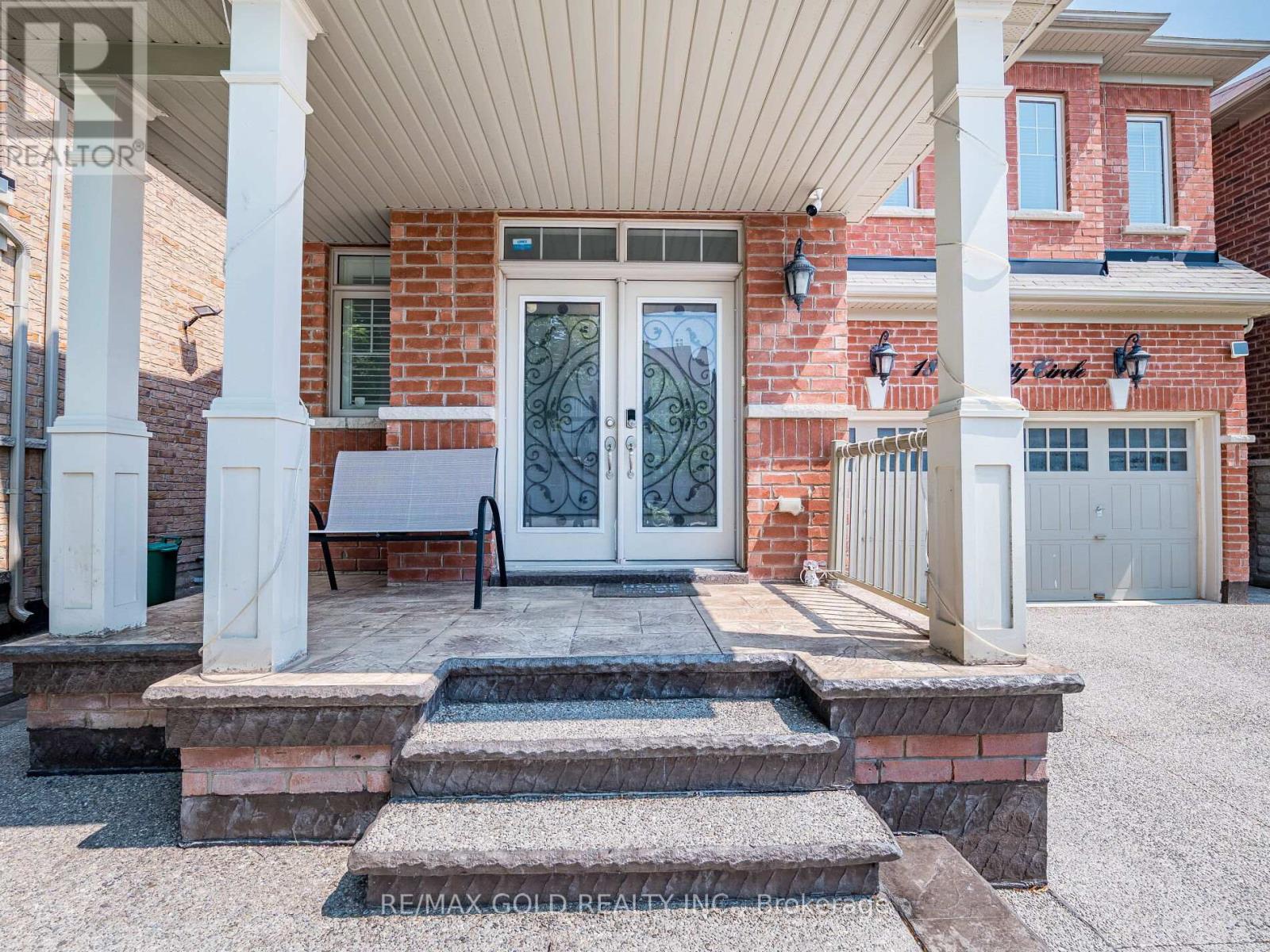 18 Divinity Circle, Brampton, Ontario  L7A 3Y4 - Photo 2 - W12435991