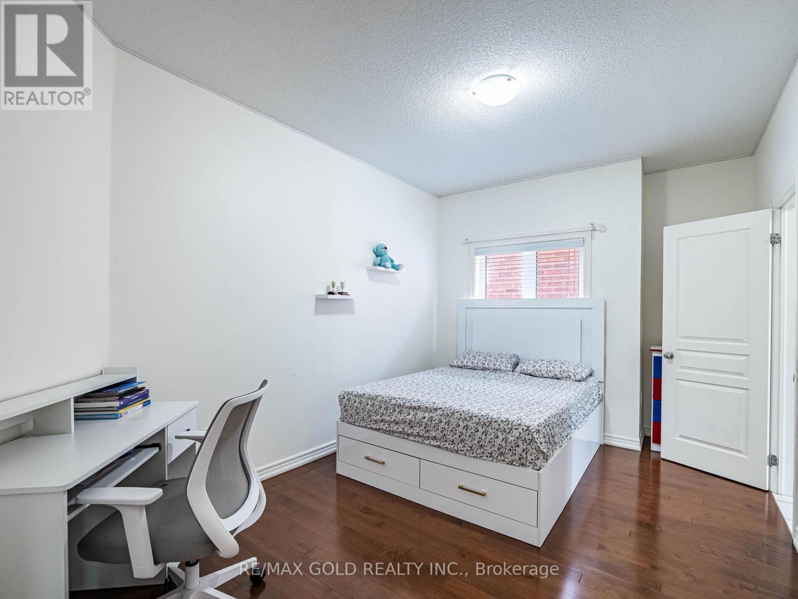 18 Divinity Circle, Brampton, Ontario  L7A 3Y4 - Photo 24 - W12435991