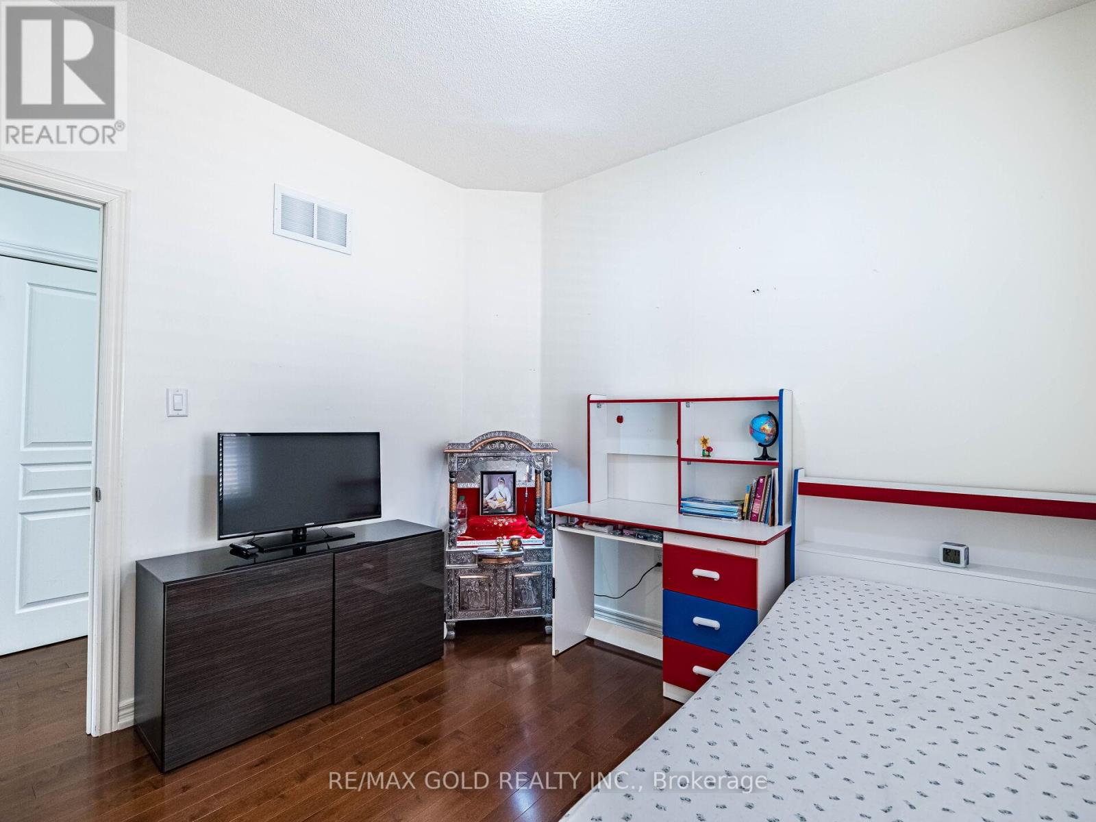 18 Divinity Circle, Brampton, Ontario  L7A 3Y4 - Photo 27 - W12435991