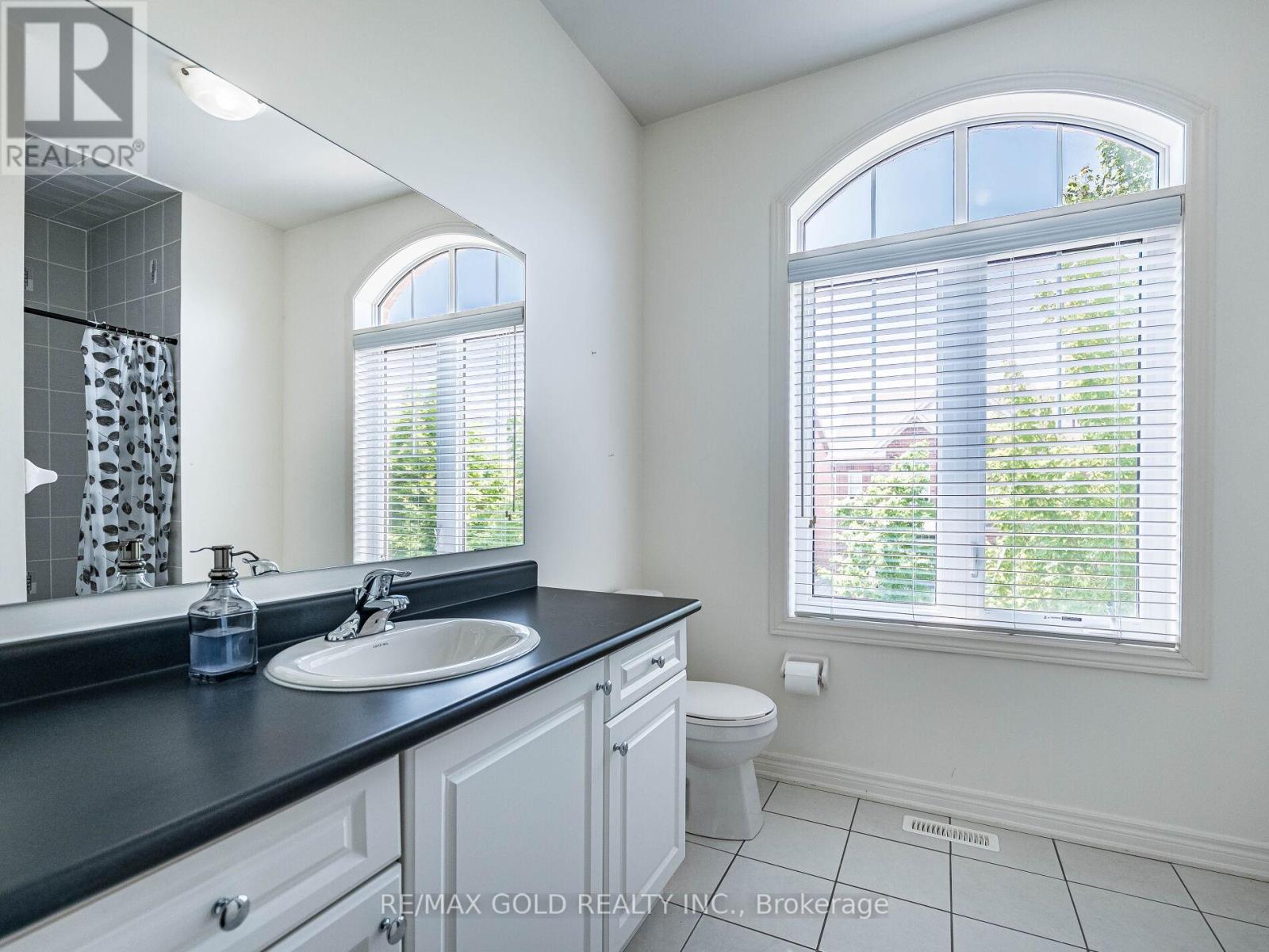 18 Divinity Circle, Brampton, Ontario  L7A 3Y4 - Photo 28 - W12435991