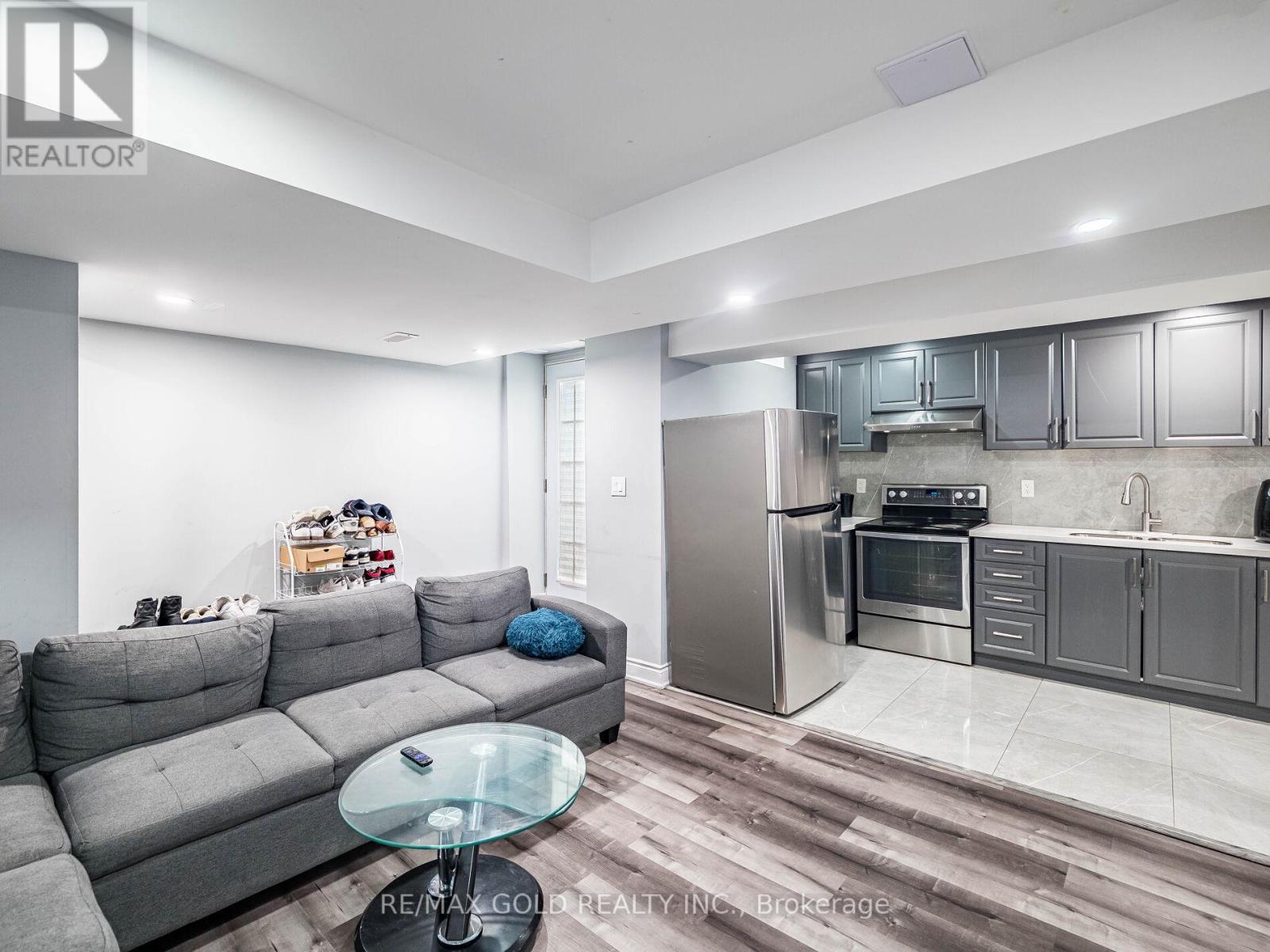 18 Divinity Circle, Brampton, Ontario  L7A 3Y4 - Photo 32 - W12435991
