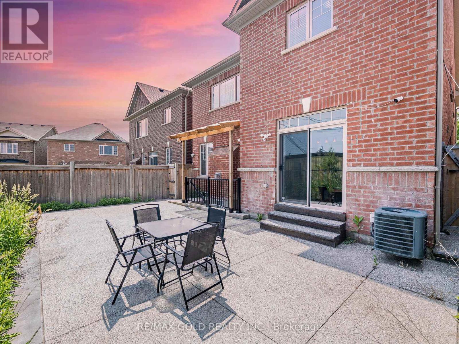 18 Divinity Circle, Brampton, Ontario  L7A 3Y4 - Photo 40 - W12435991
