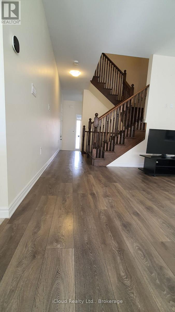 84 Callandar Road, Brampton, Ontario  L7A 5E2 - Photo 4 - W12436003
