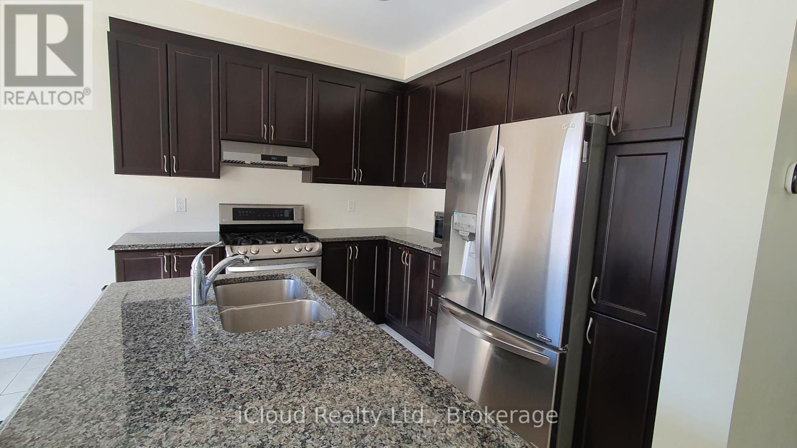 84 Callandar Road, Brampton, Ontario  L7A 5E2 - Photo 5 - W12436003