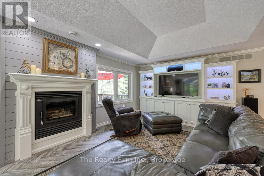 786837 Township Road 6, Blandford-Blenheim, Ontario  N0J 1G0 - Photo 16 - X12436018