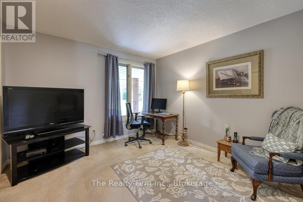 786837 Township Road 6, Blandford-Blenheim, Ontario  N0J 1G0 - Photo 32 - X12436018