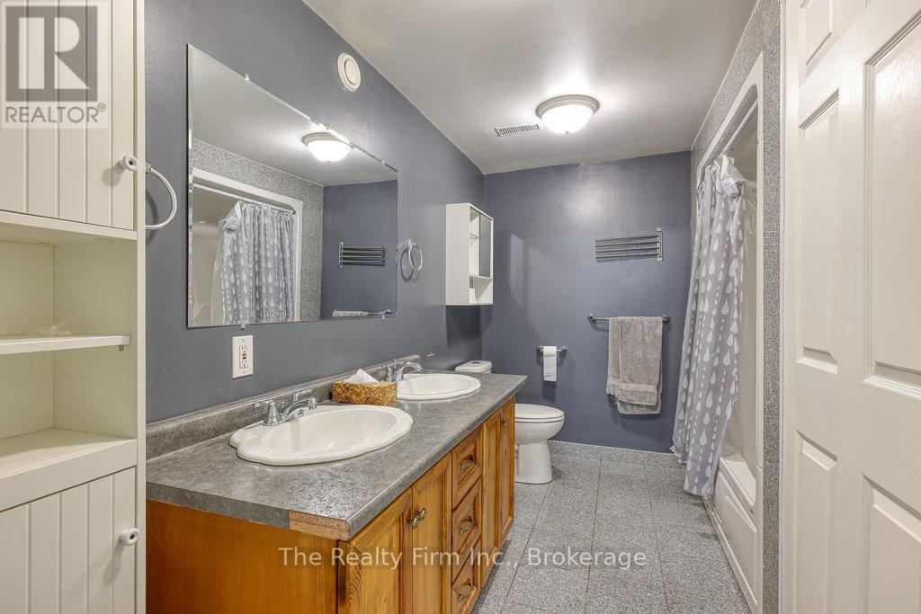 786837 Township Road 6, Blandford-Blenheim, Ontario  N0J 1G0 - Photo 45 - X12436018