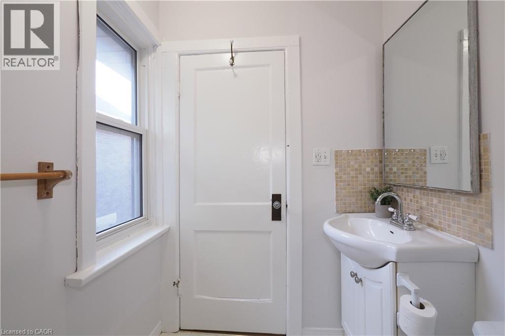 409 Wellington Street N, Kitchener, Ontario  N2H 5L3 - Photo 36 - 40775162