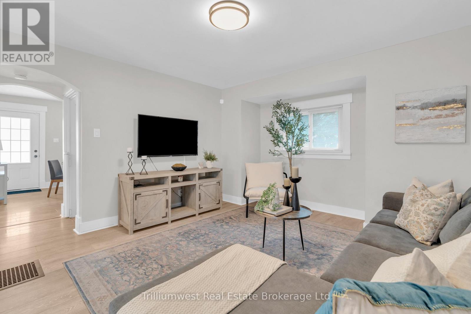 194 Dundas Street N, Cambridge, Ontario  N1R 5P4 - Photo 10 - X12436007