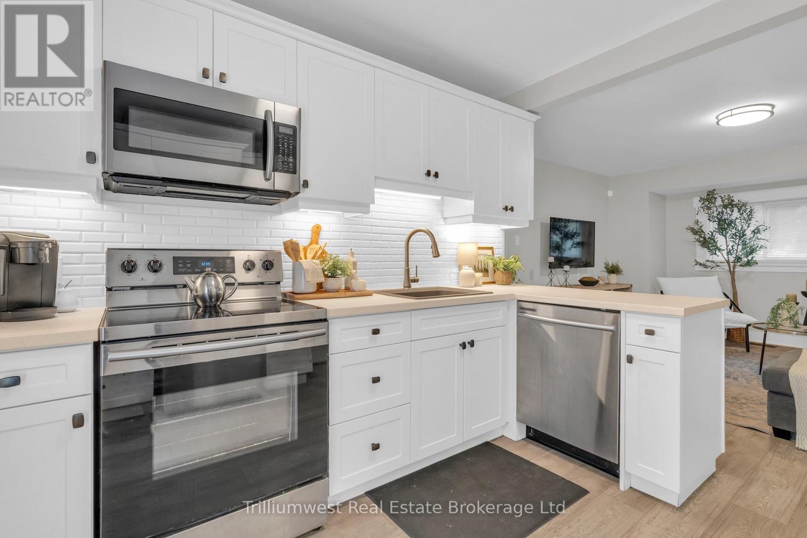 194 Dundas Street N, Cambridge, Ontario  N1R 5P4 - Photo 16 - X12436007