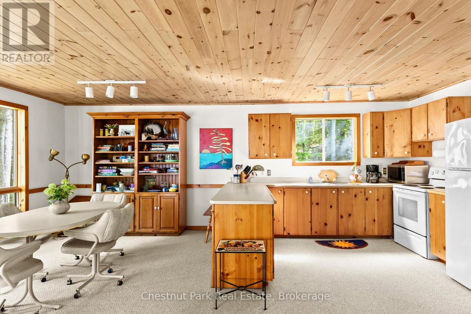10 Taylor (26lm10) Island, Gravenhurst, Ontario  P1P 1R2 - Photo 11 - X12436026
