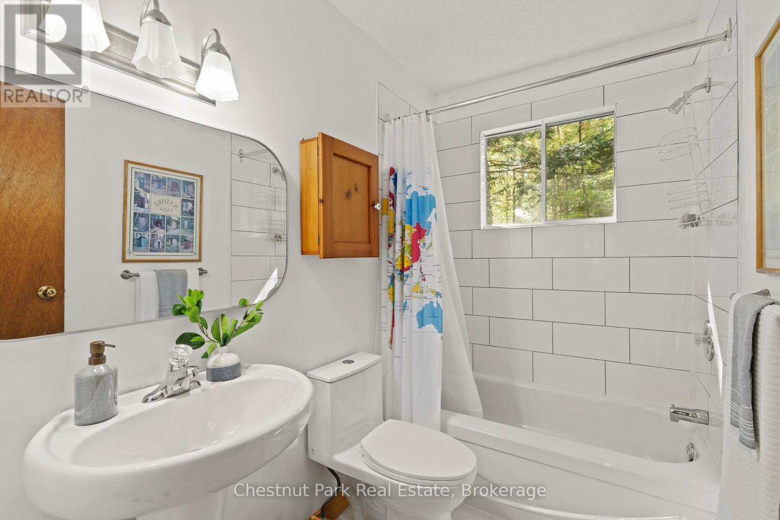 10 Taylor (26lm10) Island, Gravenhurst, Ontario  P1P 1R2 - Photo 16 - X12436026