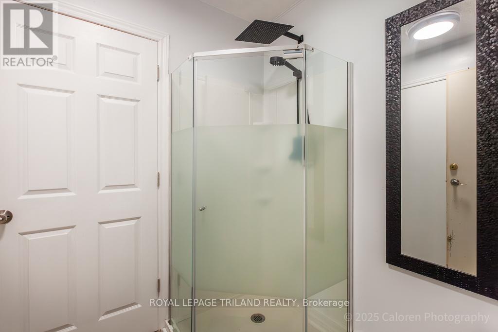 23 Crabtree Avenue, London North, Ontario  N6G 2H6 - Photo 19 - X12436024