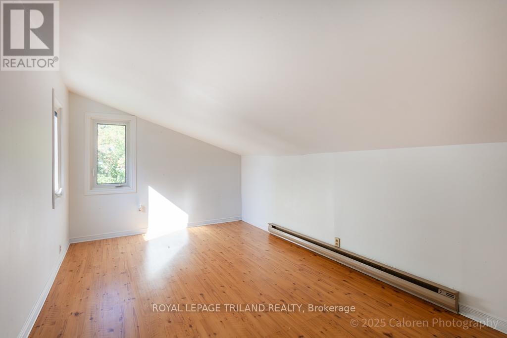 23 Crabtree Avenue, London North, Ontario  N6G 2H6 - Photo 31 - X12436024