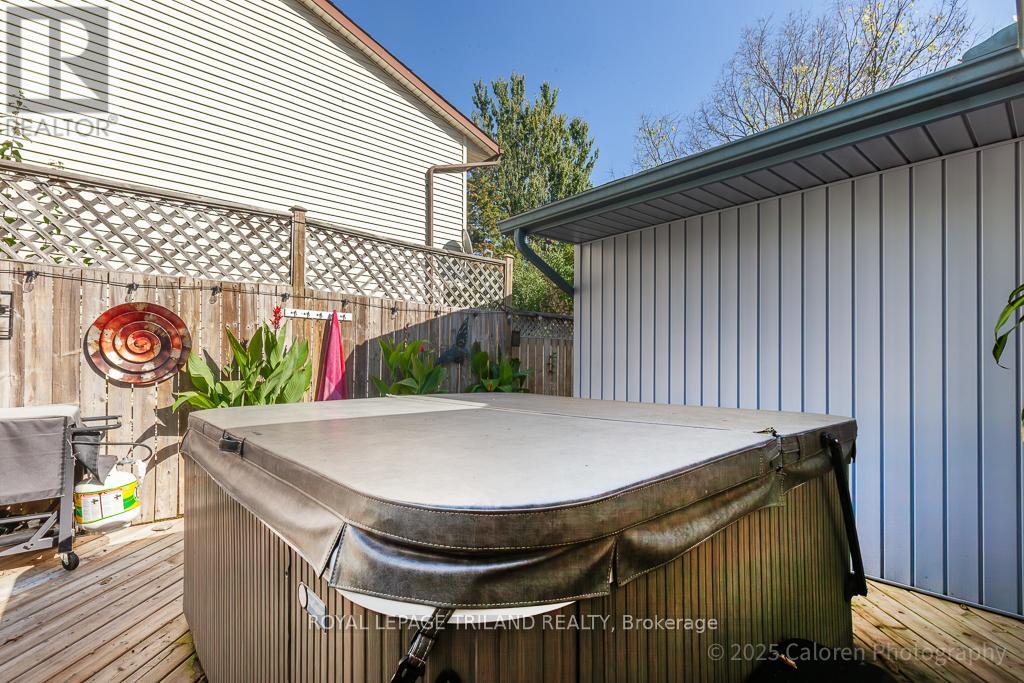 23 Crabtree Avenue, London North, Ontario  N6G 2H6 - Photo 34 - X12436024