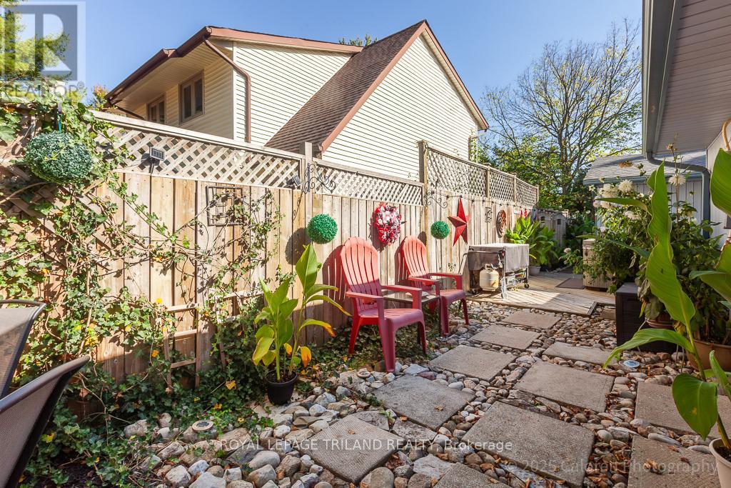 23 Crabtree Avenue, London North, Ontario  N6G 2H6 - Photo 37 - X12436024