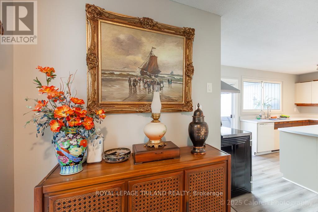 23 Crabtree Avenue, London North, Ontario  N6G 2H6 - Photo 5 - X12436024
