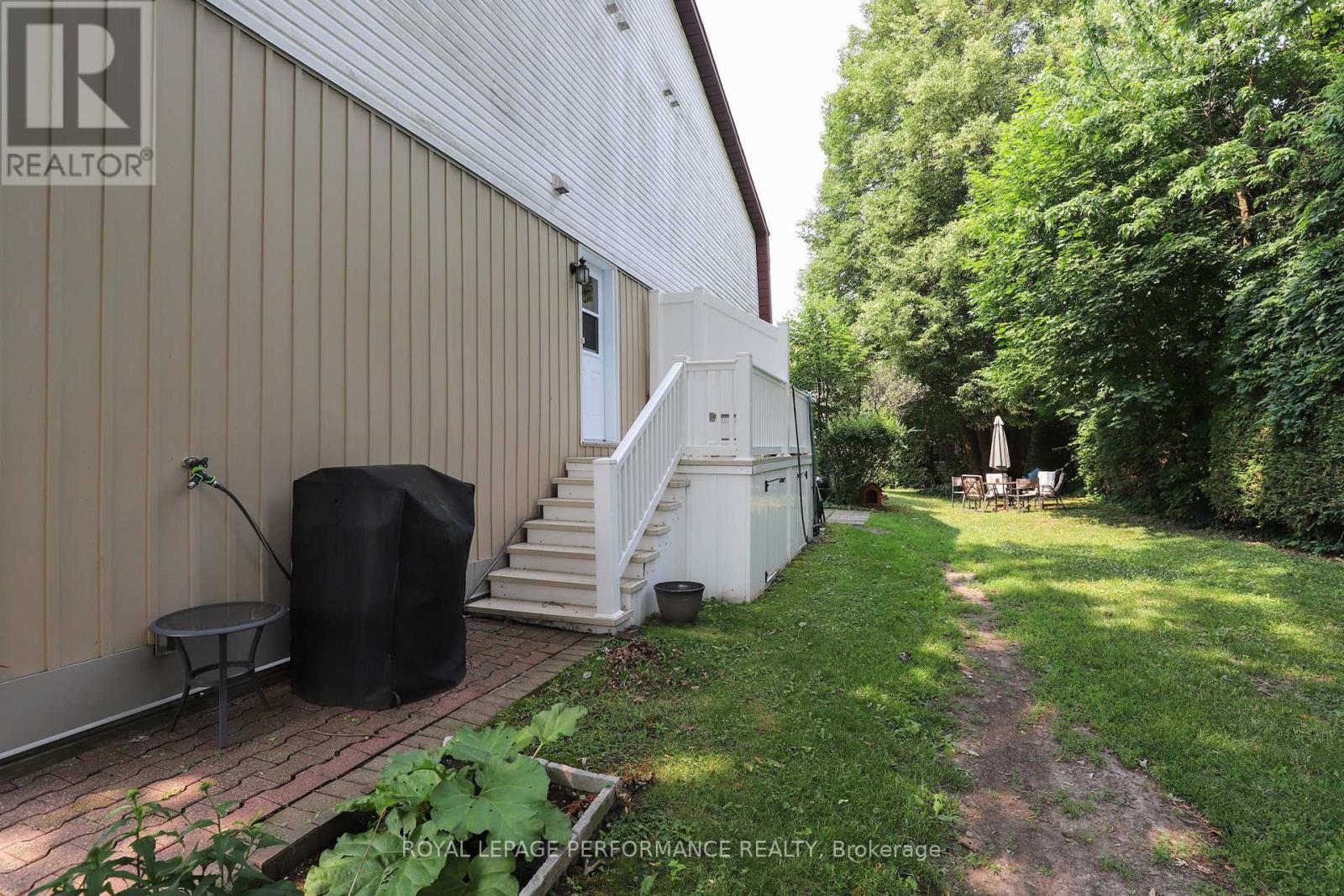 A - 2 Lovell Lane, Ottawa, Ontario  K2H 9B6 - Photo 22 - X12436011