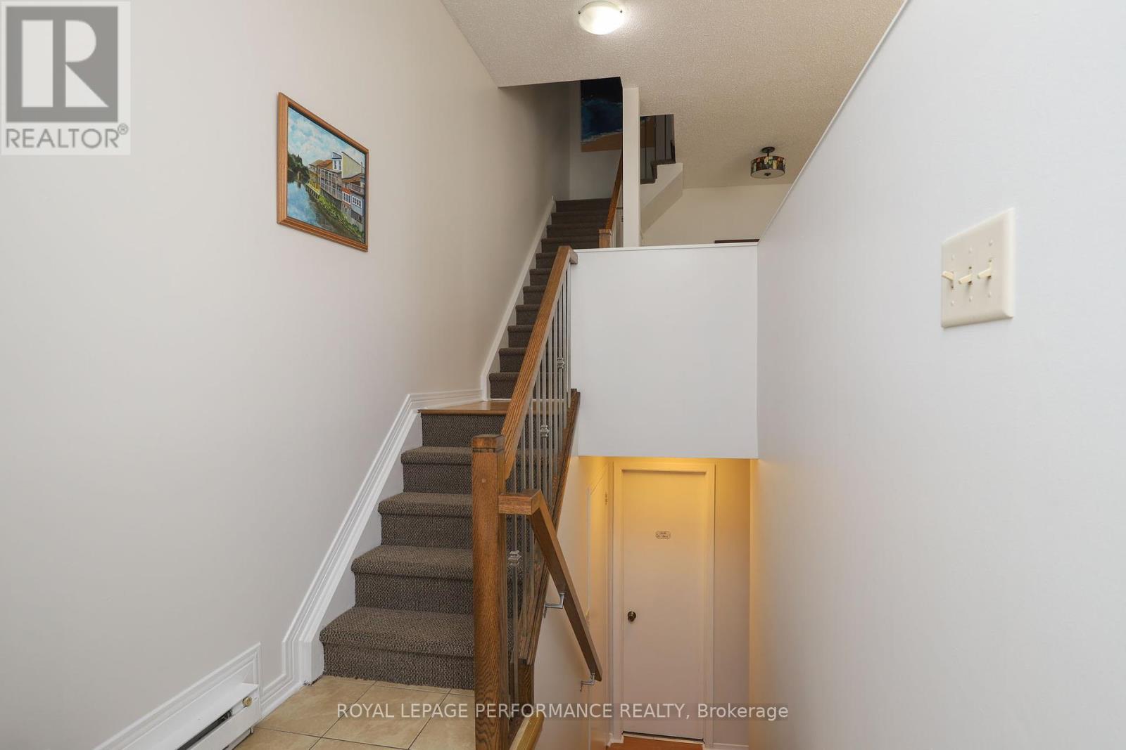 A - 2 Lovell Lane, Ottawa, Ontario  K2H 9B6 - Photo 3 - X12436011