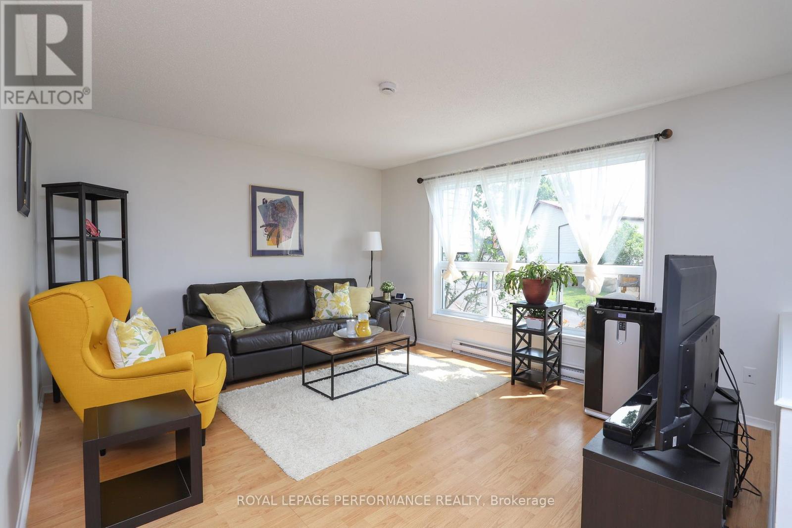 A - 2 Lovell Lane, Ottawa, Ontario  K2H 9B6 - Photo 8 - X12436011