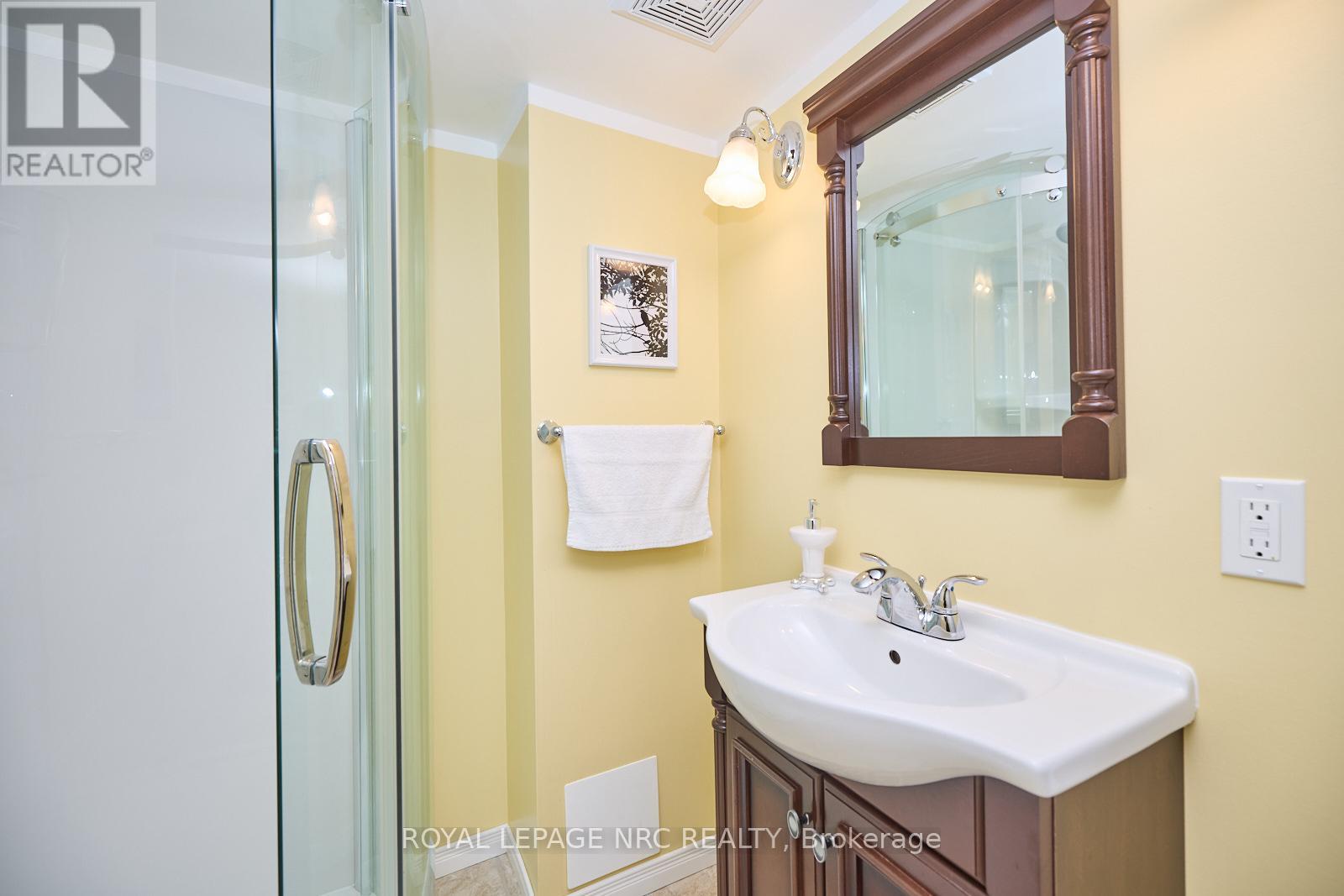 4 Alex Grant Place, St. Catharines (Secord Woods), Ontario  L2P 0A2 - Photo 27 - X12436009