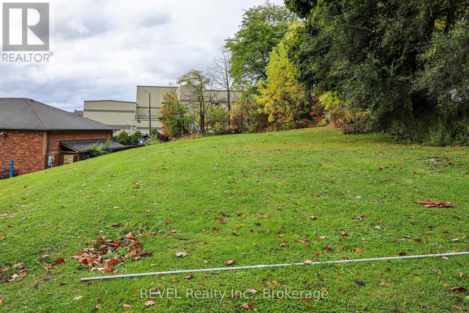 13 St Davids Street W, Thorold (Thorold Downtown), Ontario  L2V 2L1 - Photo 6 - X12436040
