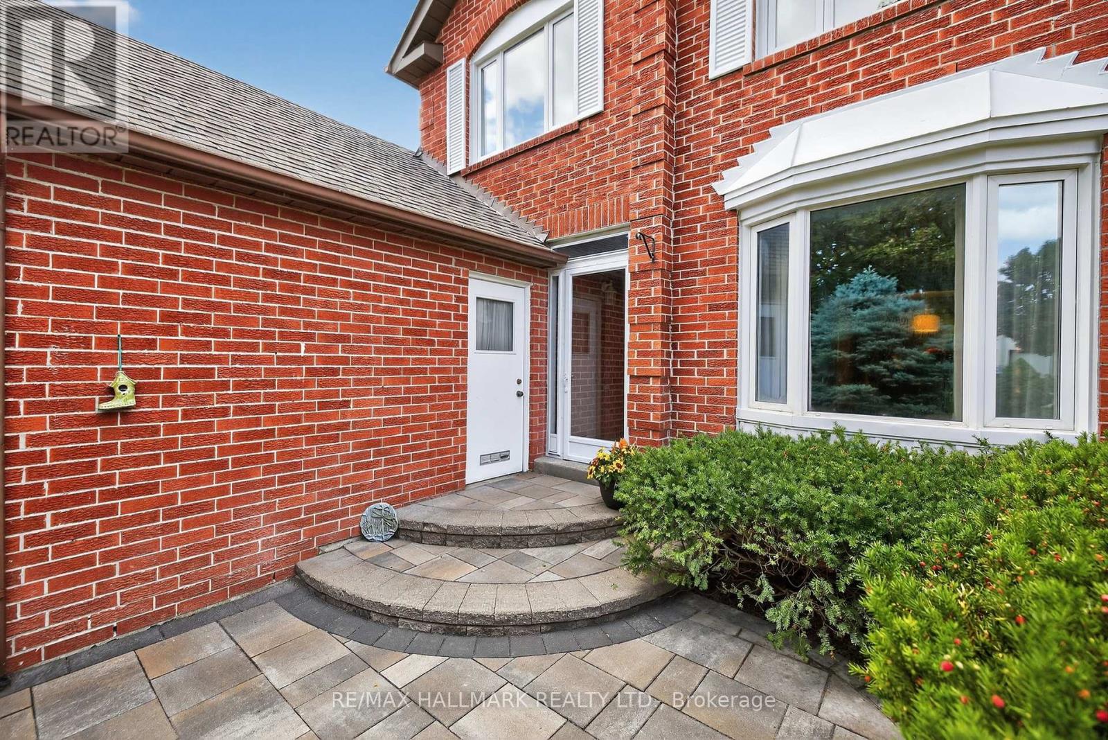 26 Stacey Crescent, Markham, Ontario  L3T 6Z4 - Photo 4 - N12435902