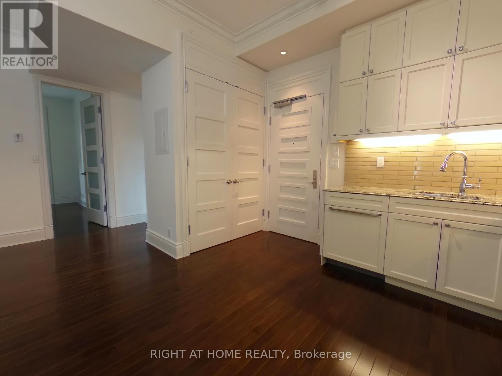 507 - 22 Leader Lane, Toronto, Ontario  M5E 0B2 - Photo 5 - C12436008