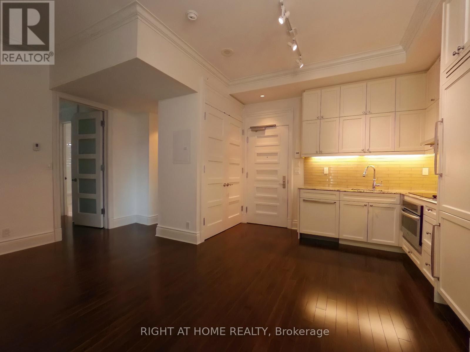 507 - 22 Leader Lane, Toronto, Ontario  M5E 0B2 - Photo 6 - C12436008