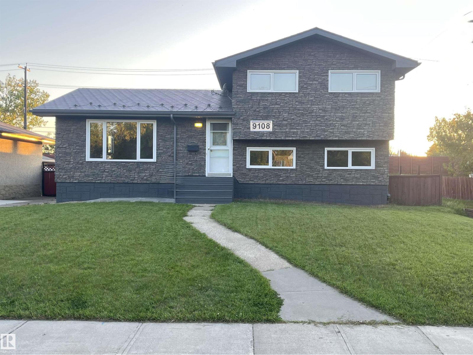 9108 169 St Nw, Edmonton, Alberta  T5R 2X1 - Photo 1 - E4460161