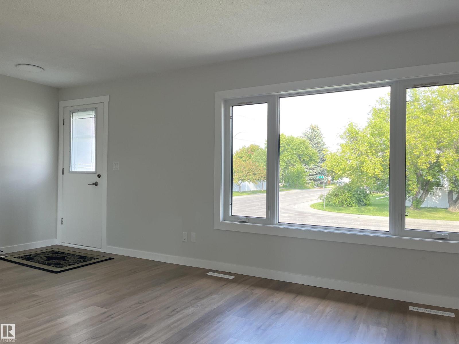 9108 169 St Nw, Edmonton, Alberta  T5R 2X1 - Photo 10 - E4460161