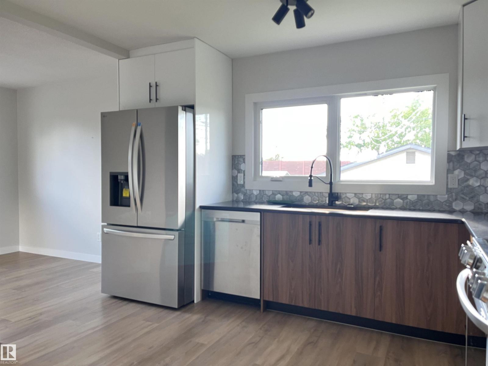 9108 169 St Nw, Edmonton, Alberta  T5R 2X1 - Photo 4 - E4460161