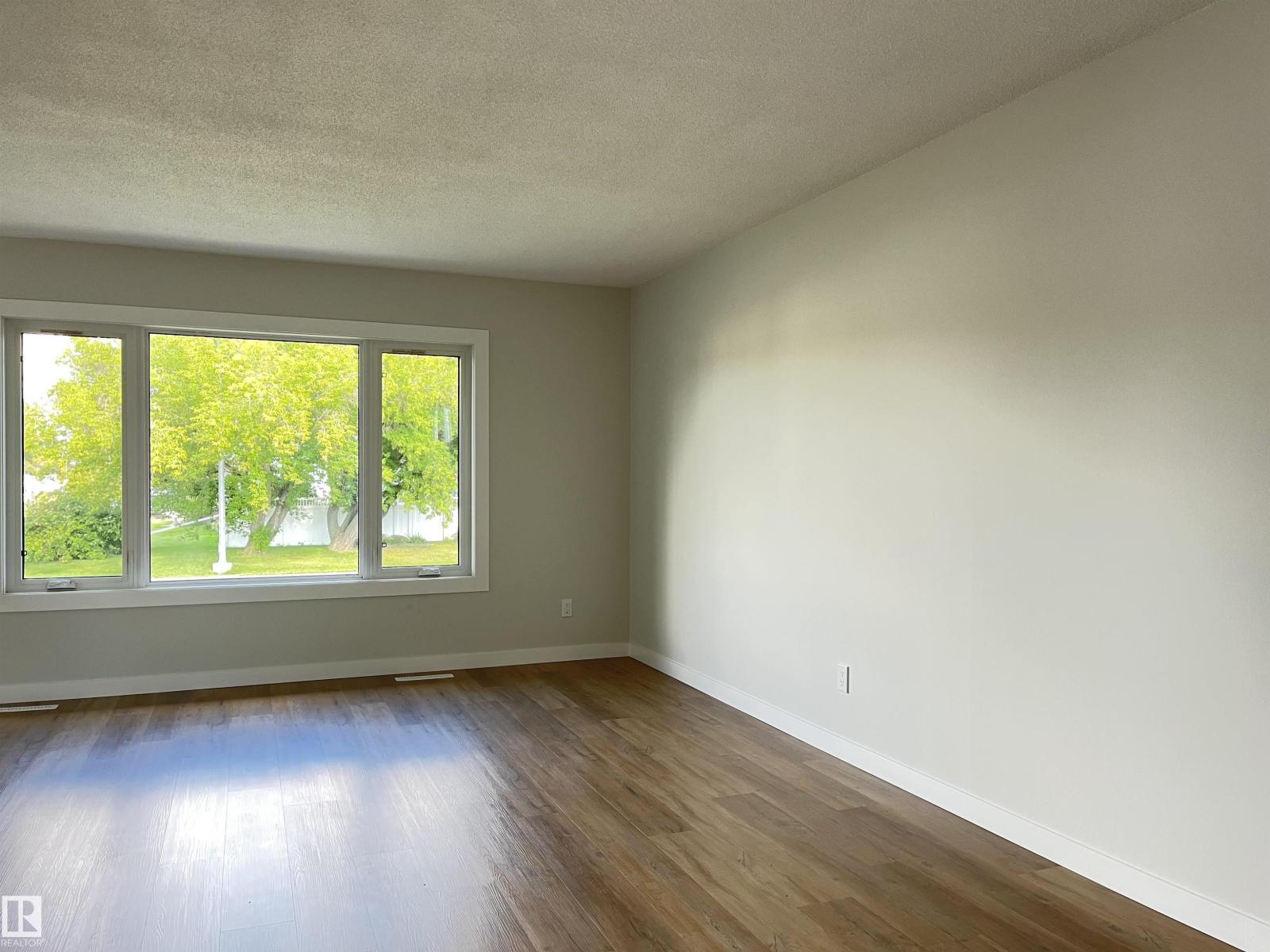 9108 169 St Nw, Edmonton, Alberta  T5R 2X1 - Photo 9 - E4460161