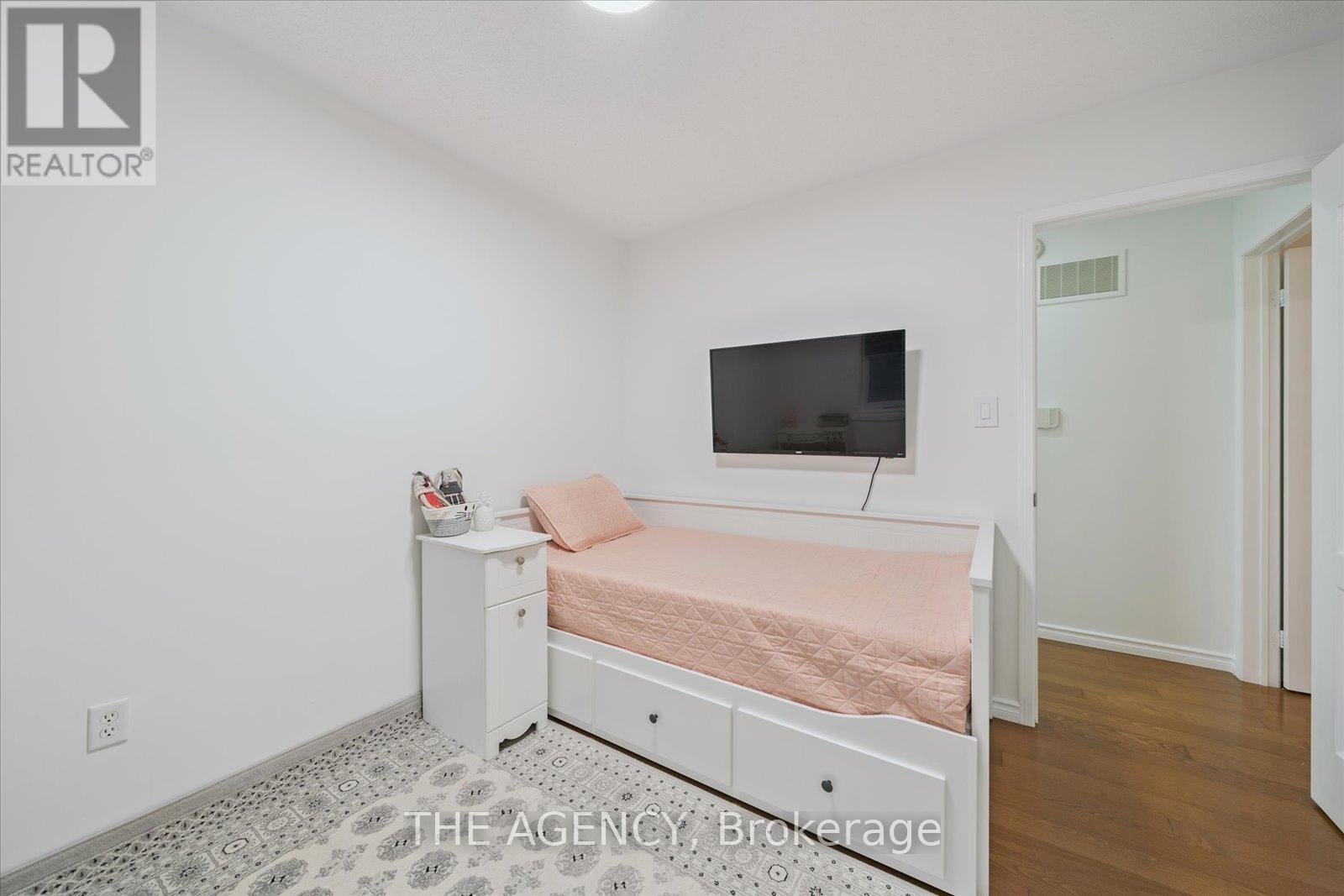 908 Oaktree Crescent, Newmarket, Ontario  L3X 2Z1 - Photo 35 - N12436023