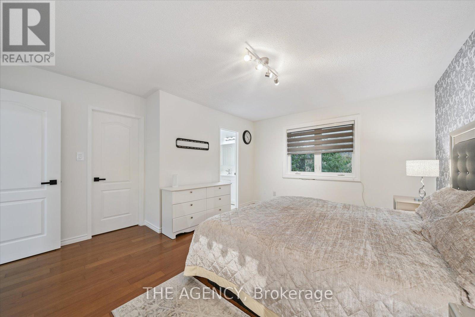 908 Oaktree Crescent, Newmarket, Ontario  L3X 2Z1 - Photo 37 - N12436023