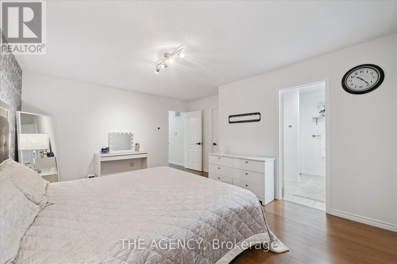 908 Oaktree Crescent, Newmarket, Ontario  L3X 2Z1 - Photo 38 - N12436023