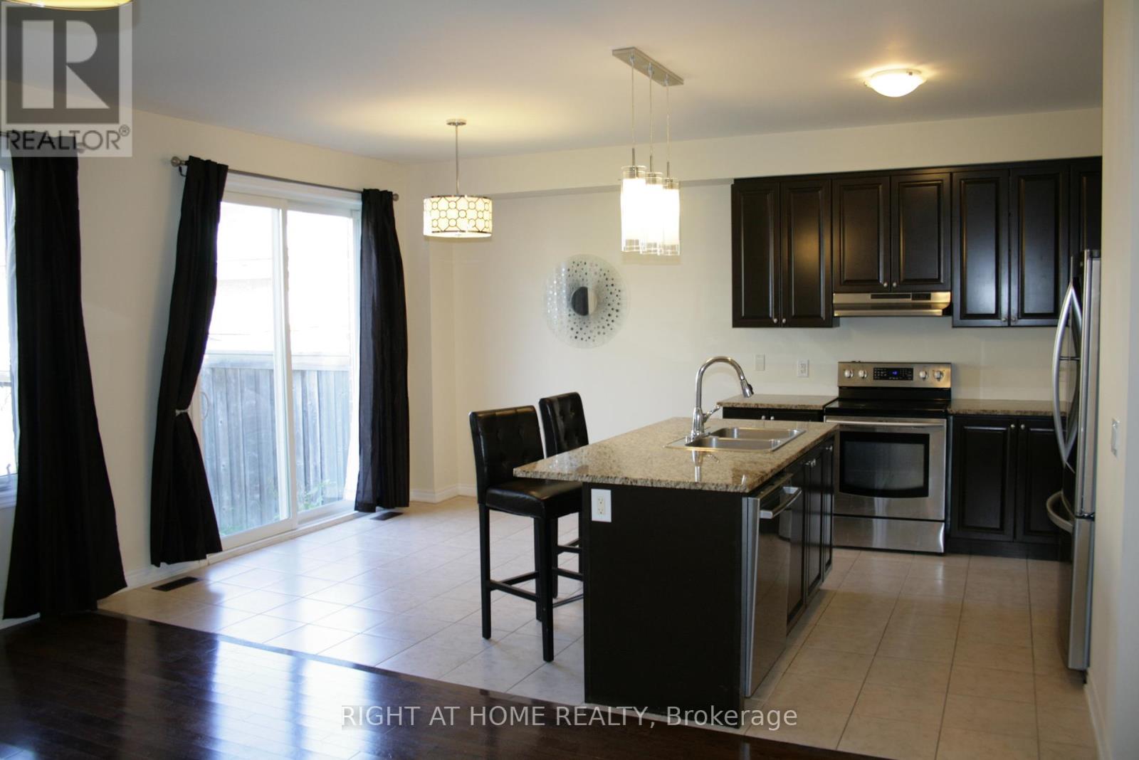 44 Thistle Avenue, Richmond Hill, Ontario  L4E 0B8 - Photo 2 - N12436032