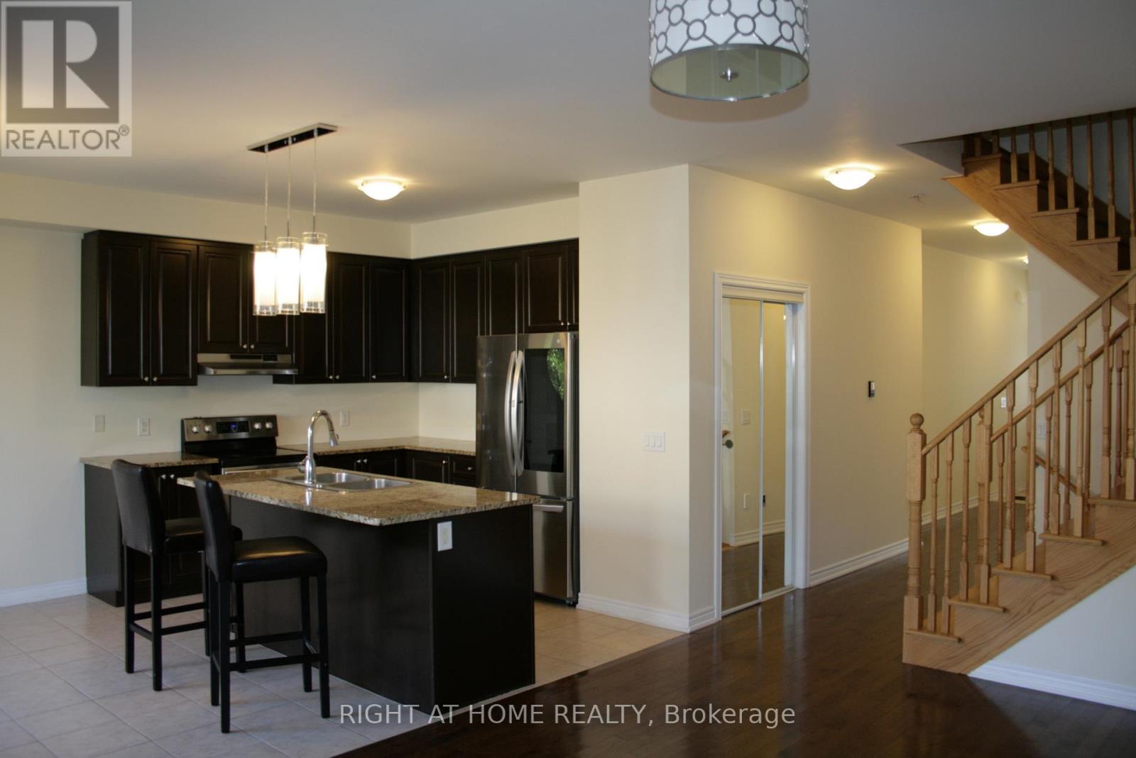 44 Thistle Avenue, Richmond Hill, Ontario  L4E 0B8 - Photo 3 - N12436032
