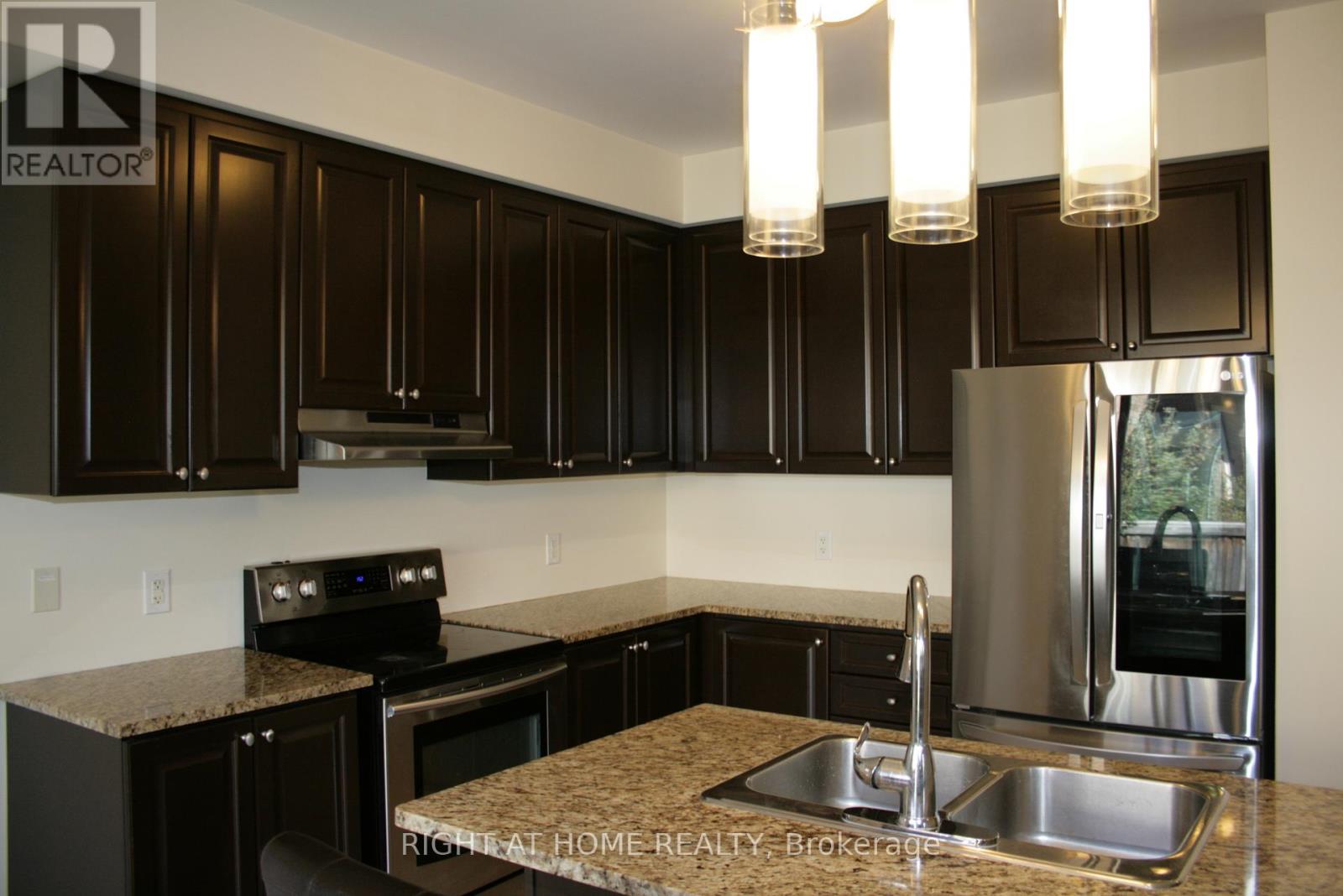44 Thistle Avenue, Richmond Hill, Ontario  L4E 0B8 - Photo 4 - N12436032