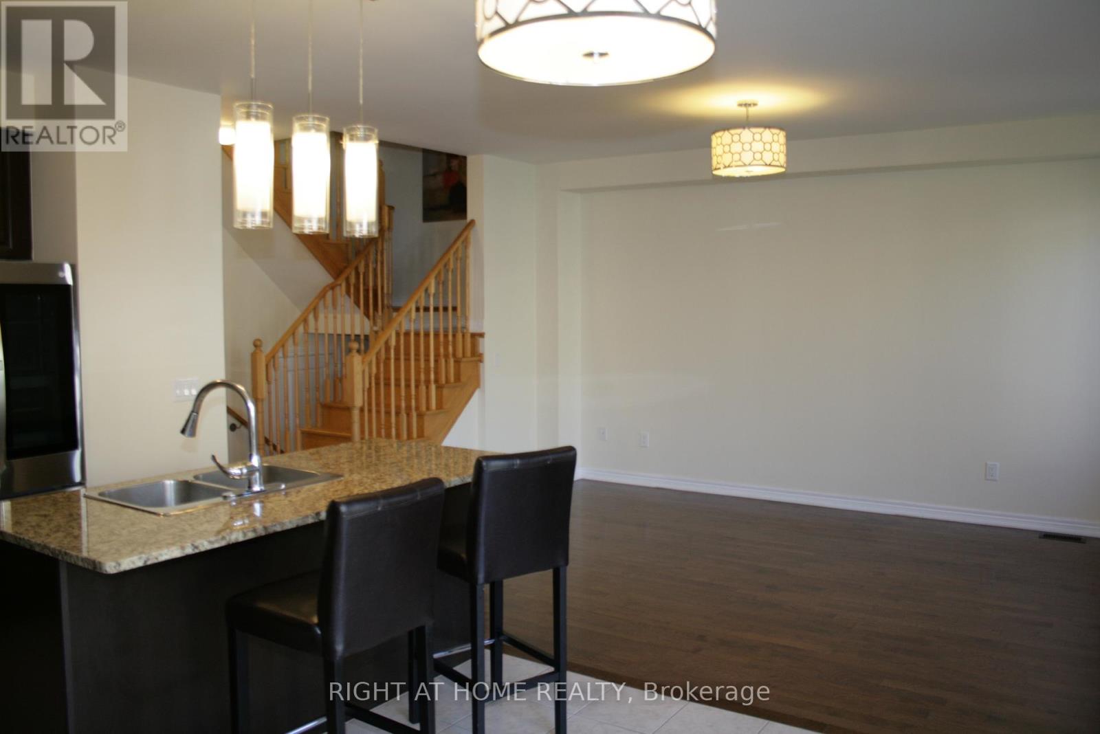 44 Thistle Avenue, Richmond Hill, Ontario  L4E 0B8 - Photo 5 - N12436032