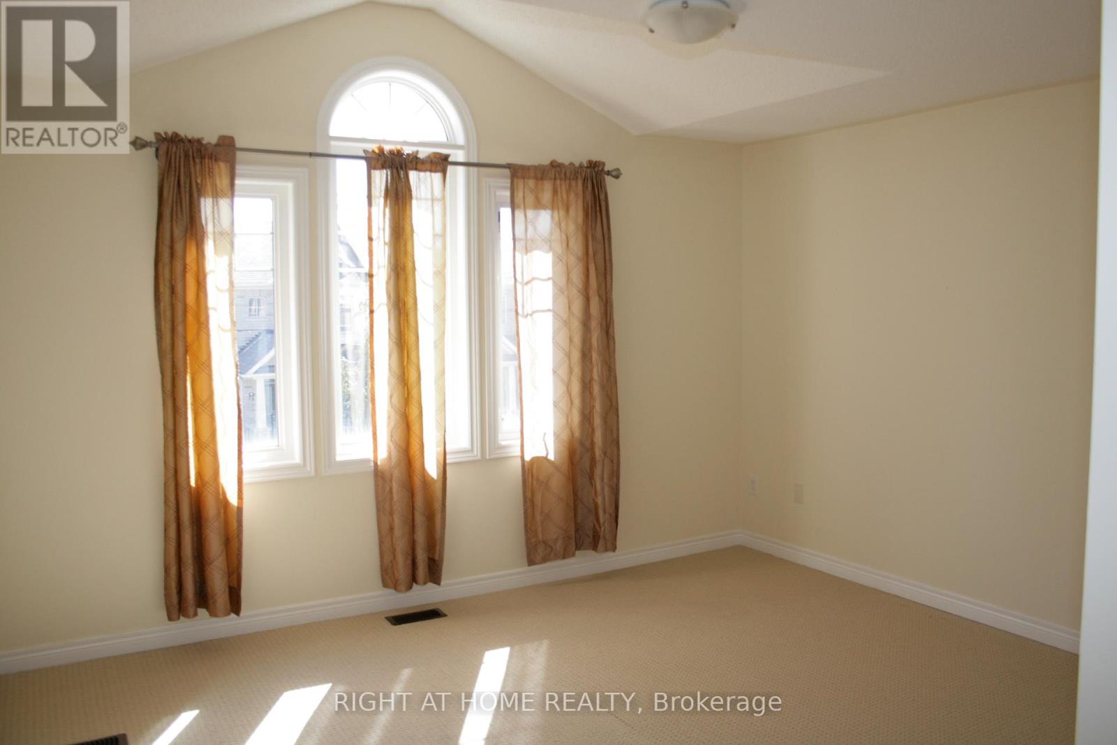 44 Thistle Avenue, Richmond Hill, Ontario  L4E 0B8 - Photo 7 - N12436032