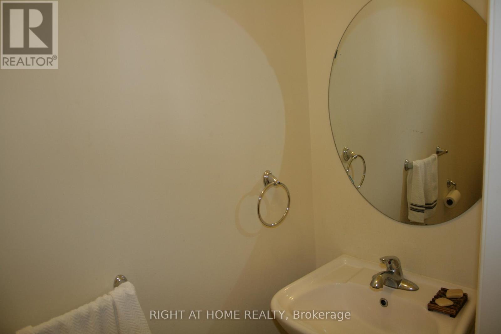 44 Thistle Avenue, Richmond Hill, Ontario  L4E 0B8 - Photo 8 - N12436032