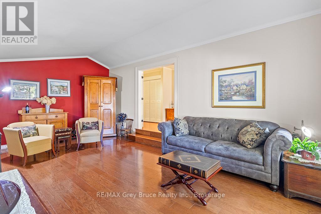 563 21 Street W, Owen Sound, Ontario  N4K 4E7 - Photo 14 - X12436069