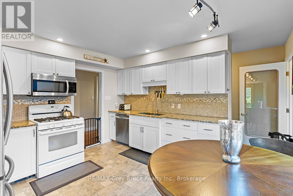 563 21 Street W, Owen Sound, Ontario  N4K 4E7 - Photo 18 - X12436069