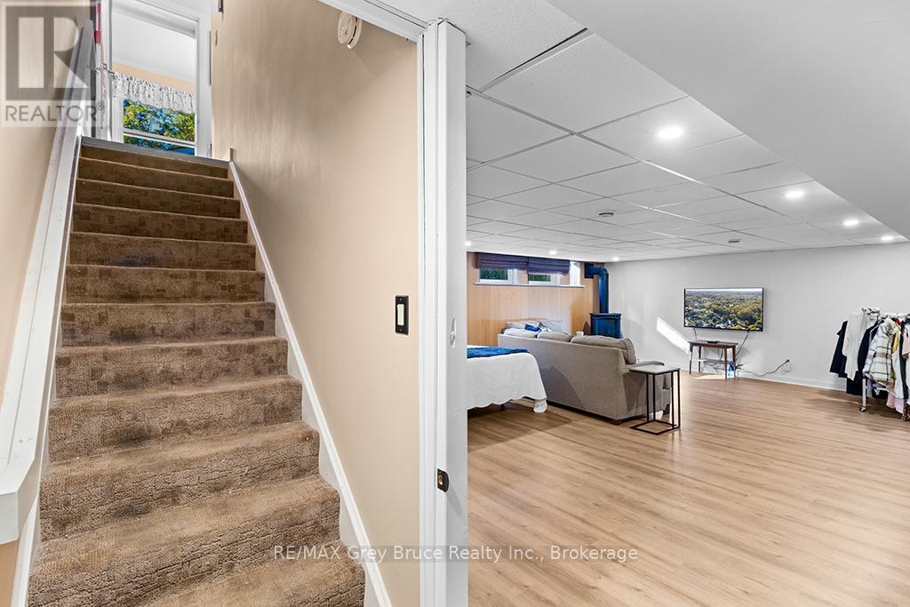 563 21 Street W, Owen Sound, Ontario  N4K 4E7 - Photo 33 - X12436069