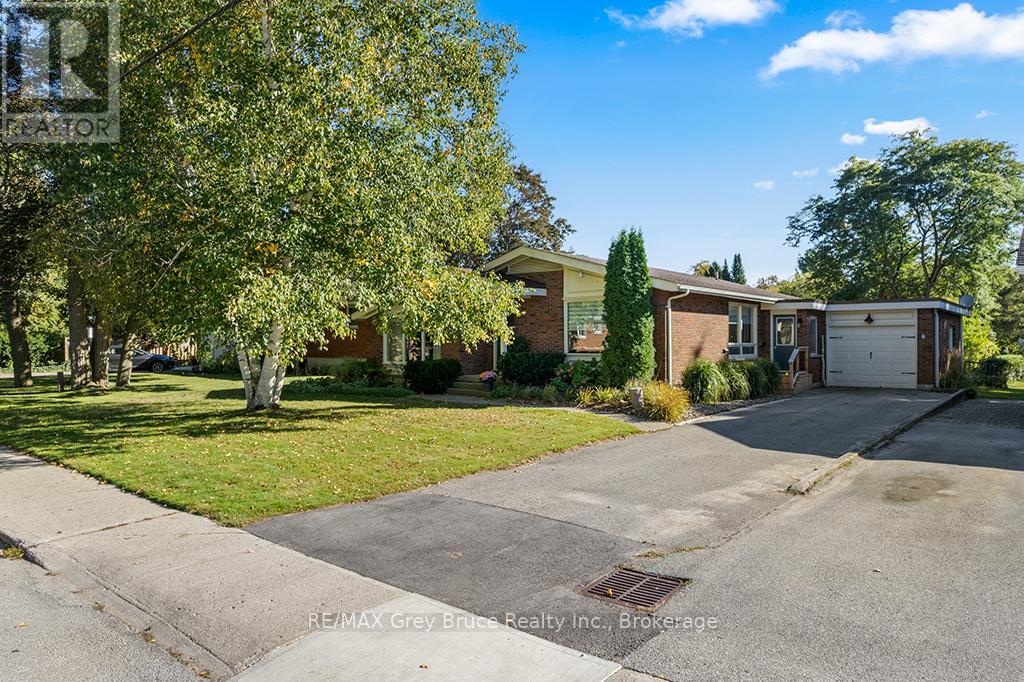 563 21 Street W, Owen Sound, Ontario  N4K 4E7 - Photo 7 - X12436069