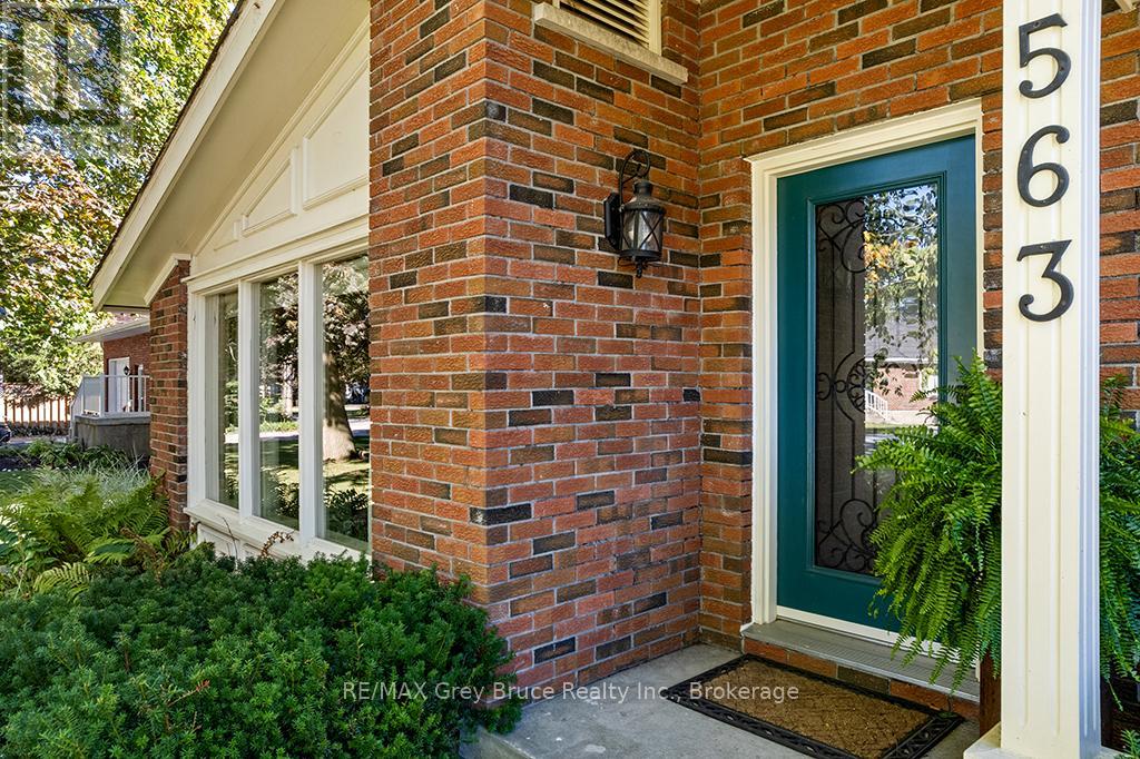 563 21 Street W, Owen Sound, Ontario  N4K 4E7 - Photo 8 - X12436069