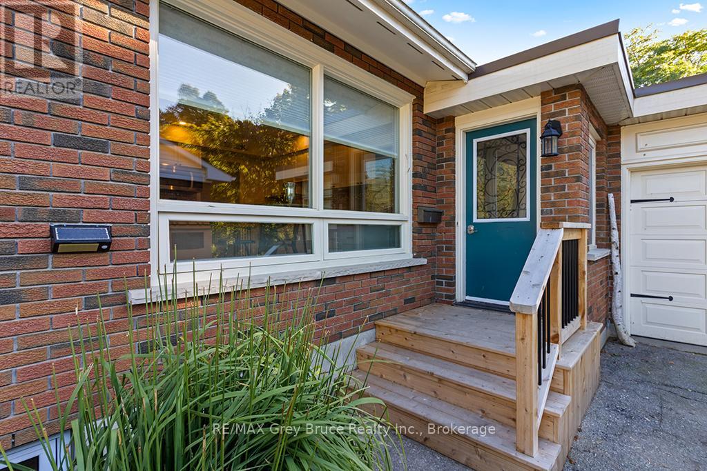 563 21 Street W, Owen Sound, Ontario  N4K 4E7 - Photo 9 - X12436069