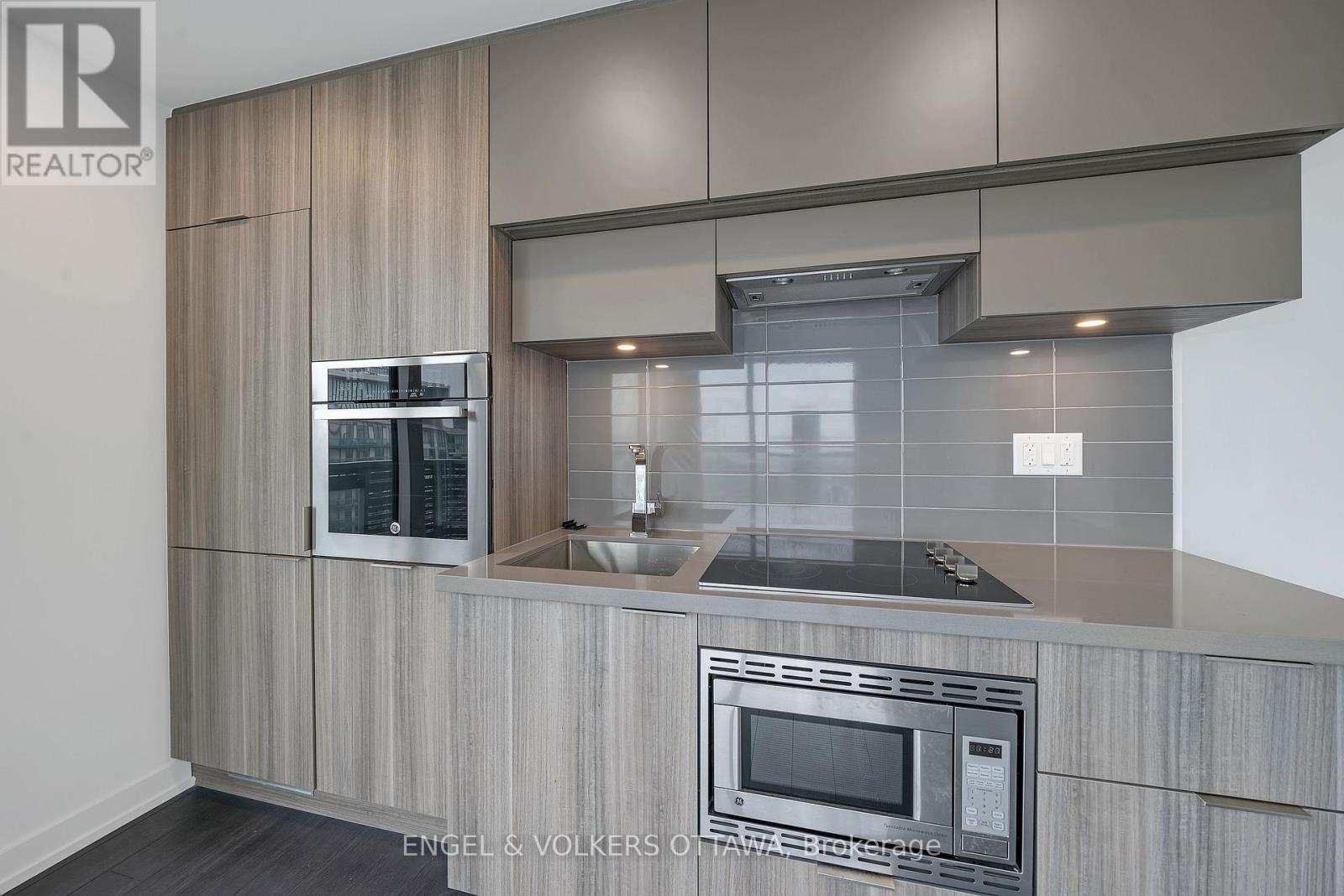 2509 - 39 Roehampton Avenue, Toronto, Ontario  M4P 0G1 - Photo 13 - C12436097