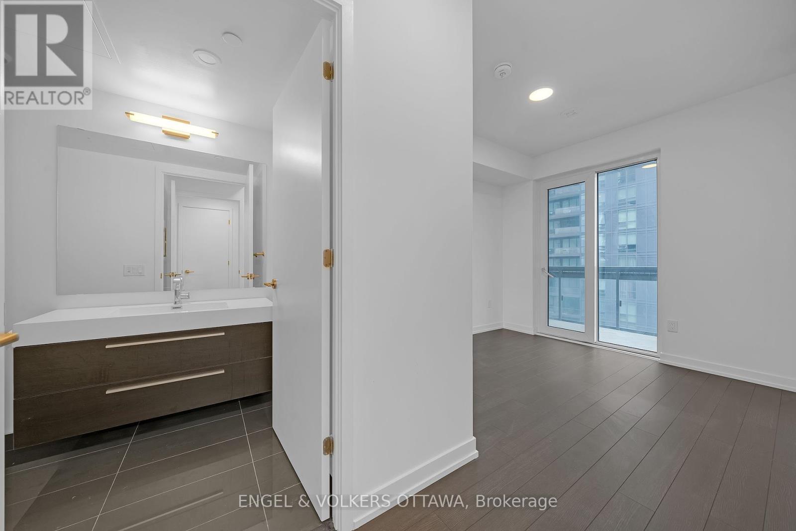 2509 - 39 Roehampton Avenue, Toronto, Ontario  M4P 0G1 - Photo 18 - C12436097